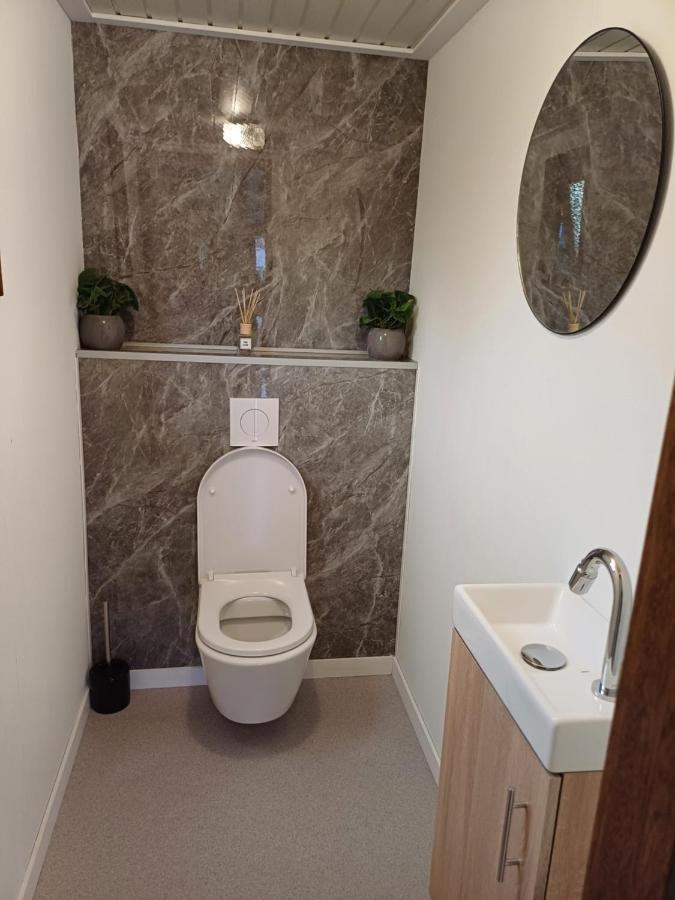 Vrijstaand Chalet Met Veel Buitenruimte En Veranda Zuid-Scharwoude 外观 照片