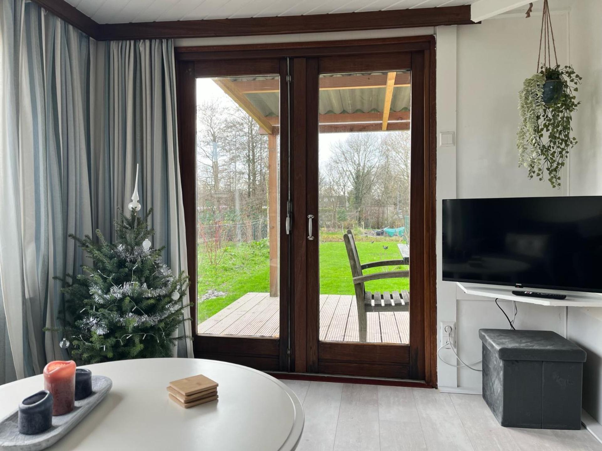 Vrijstaand Chalet Met Veel Buitenruimte En Veranda Zuid-Scharwoude 外观 照片