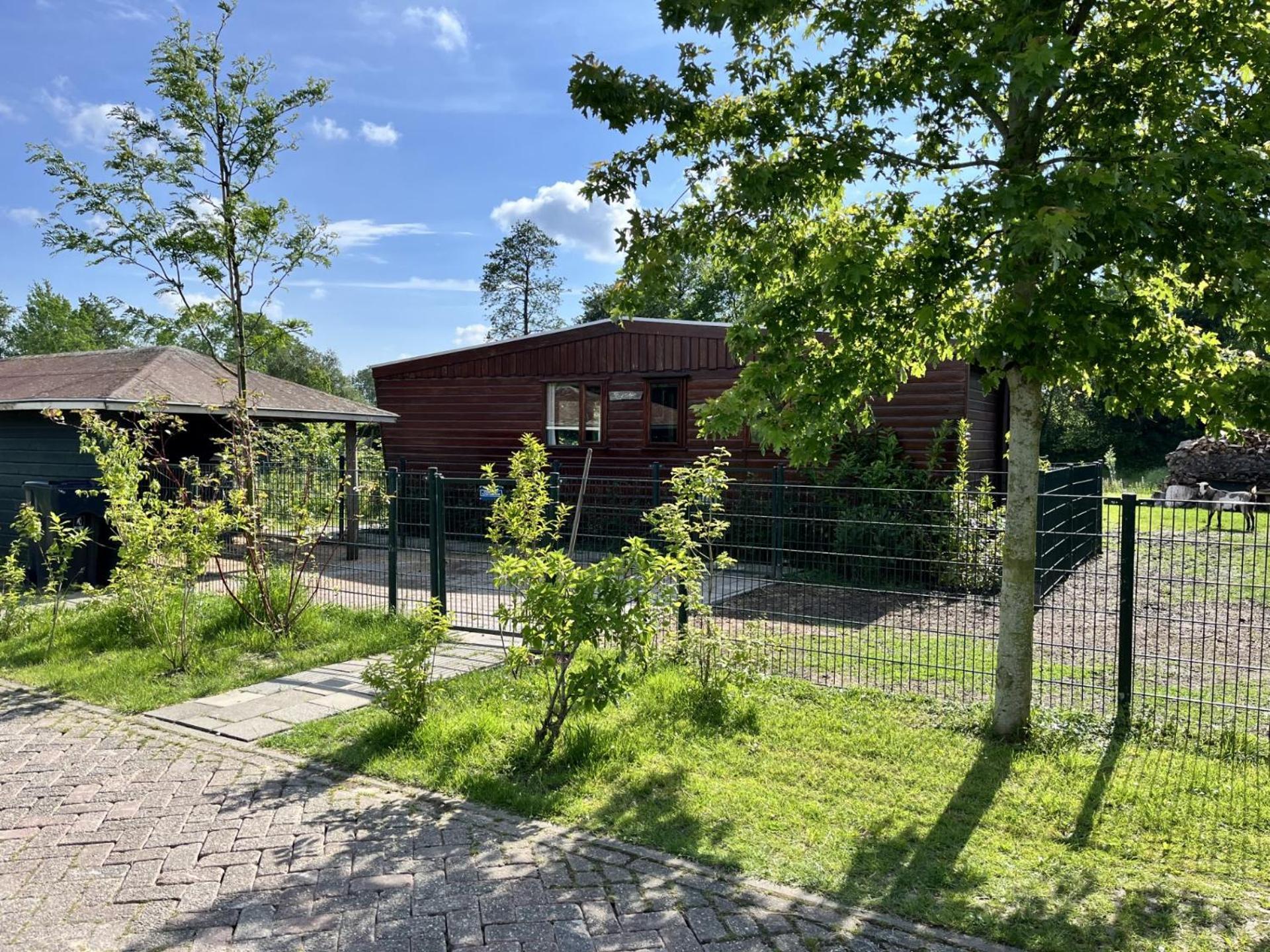 Vrijstaand Chalet Met Veel Buitenruimte En Veranda Zuid-Scharwoude 外观 照片